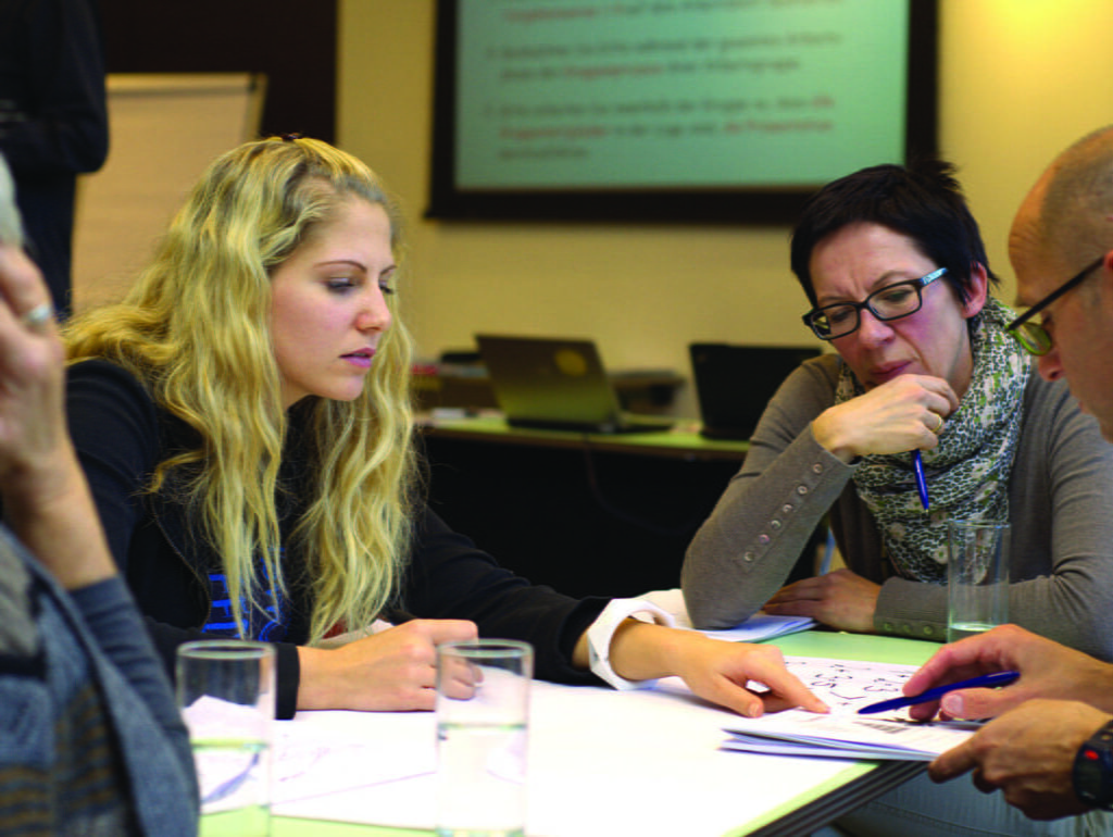 meeting, adults, business-4784909.jpg